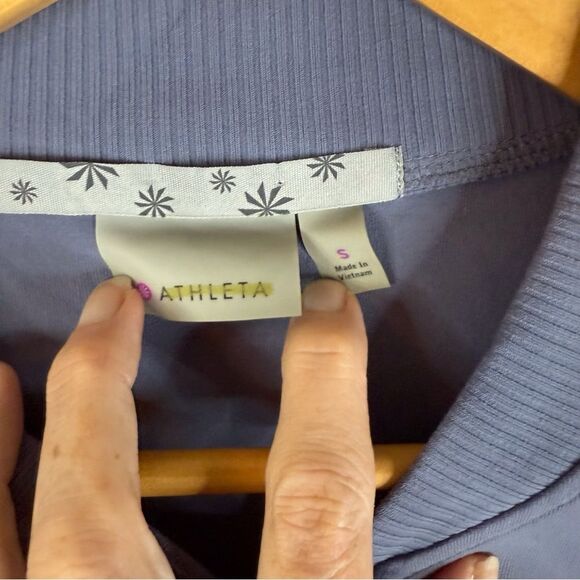 Athleta Womens Bomber Jacket Size Small Periwinkle Activewear Outdoor Full Zip - Picture 2 of 5